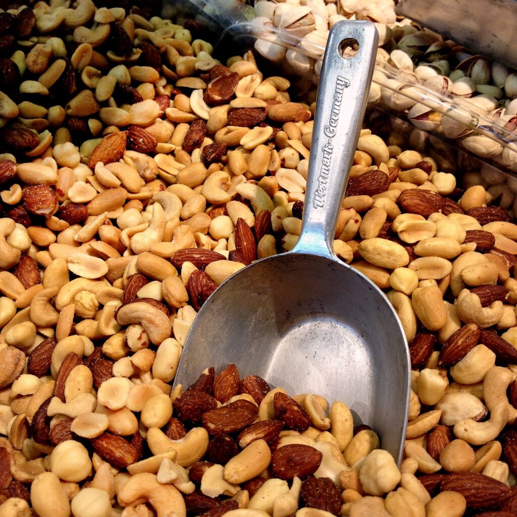 nuts, dried fruits, almonds-643393.jpg